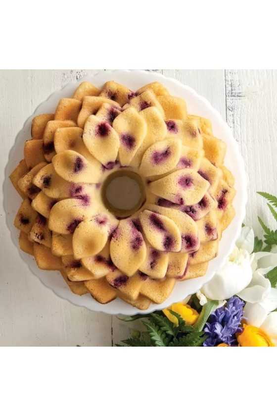 Nordic Ware Toffee Blossom bundt pan
